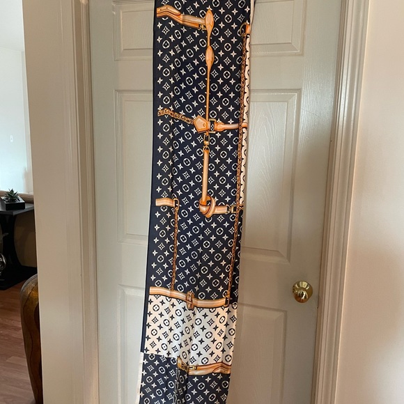 Women’s Navy & White Print Scarf - Picture 6 of 9